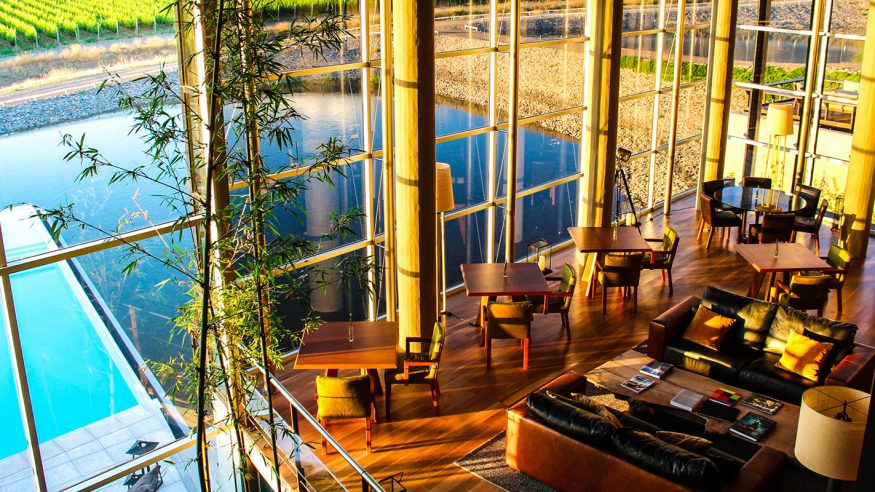 Casa de Uco_dining room and pool