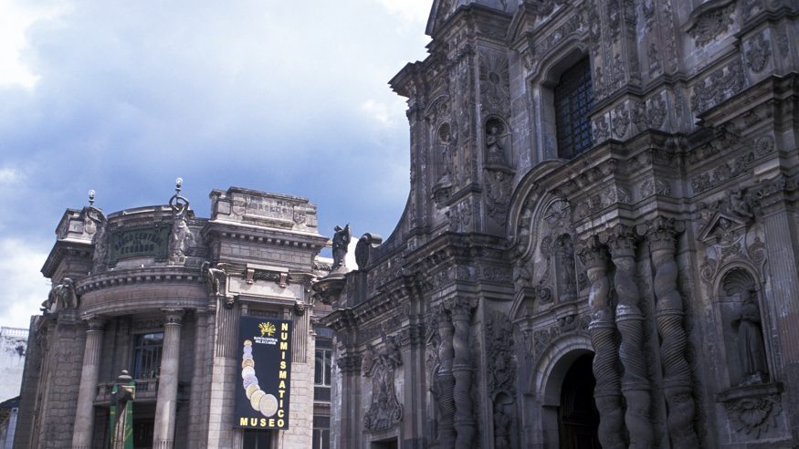 Ecuador_Quito_Banco Central and church