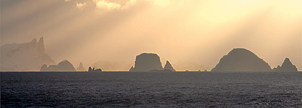 Antarctica cruise - south america travel - vaya adventures