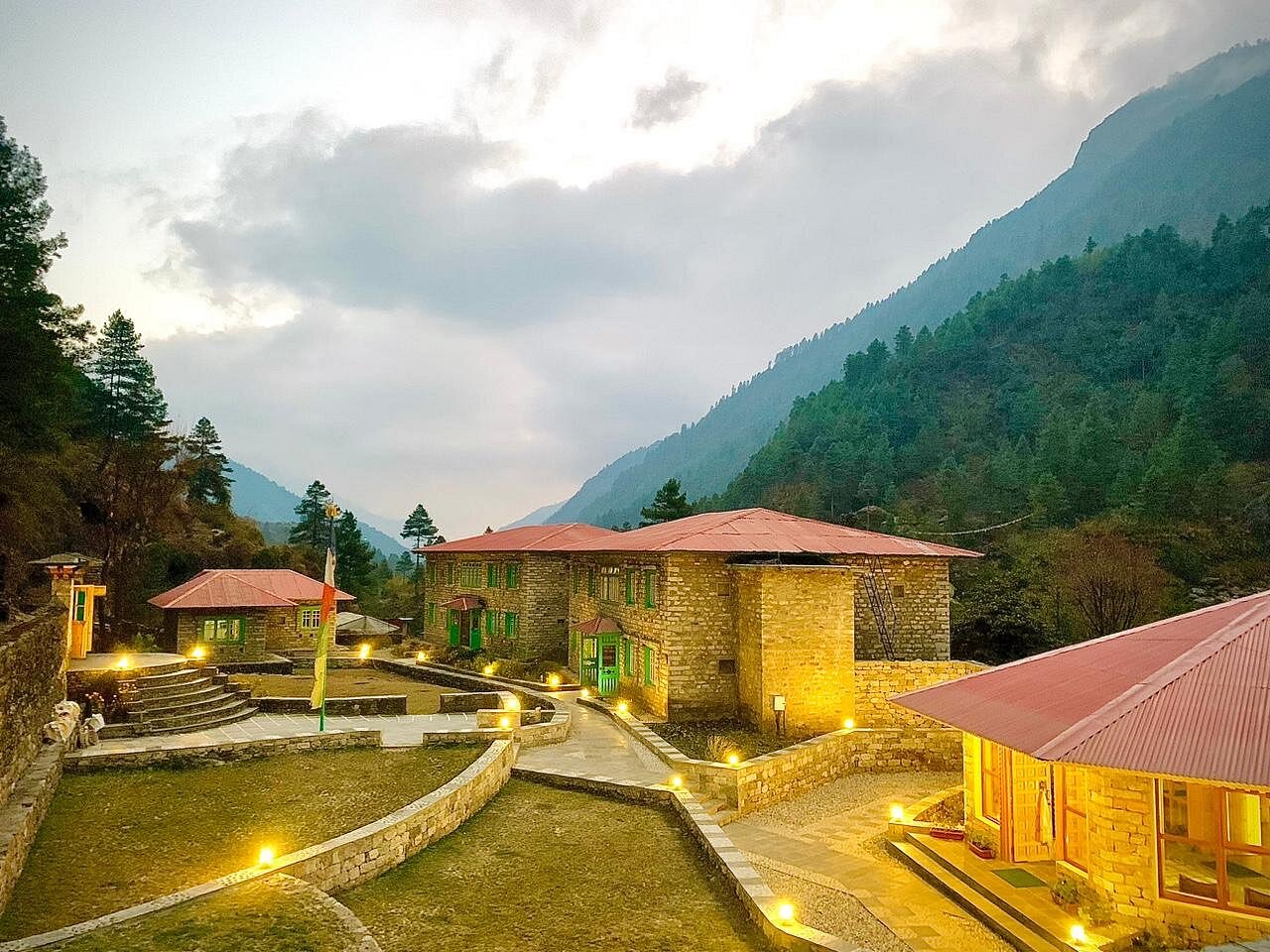 Mountain Lodges of Nepal - Phakding exterior